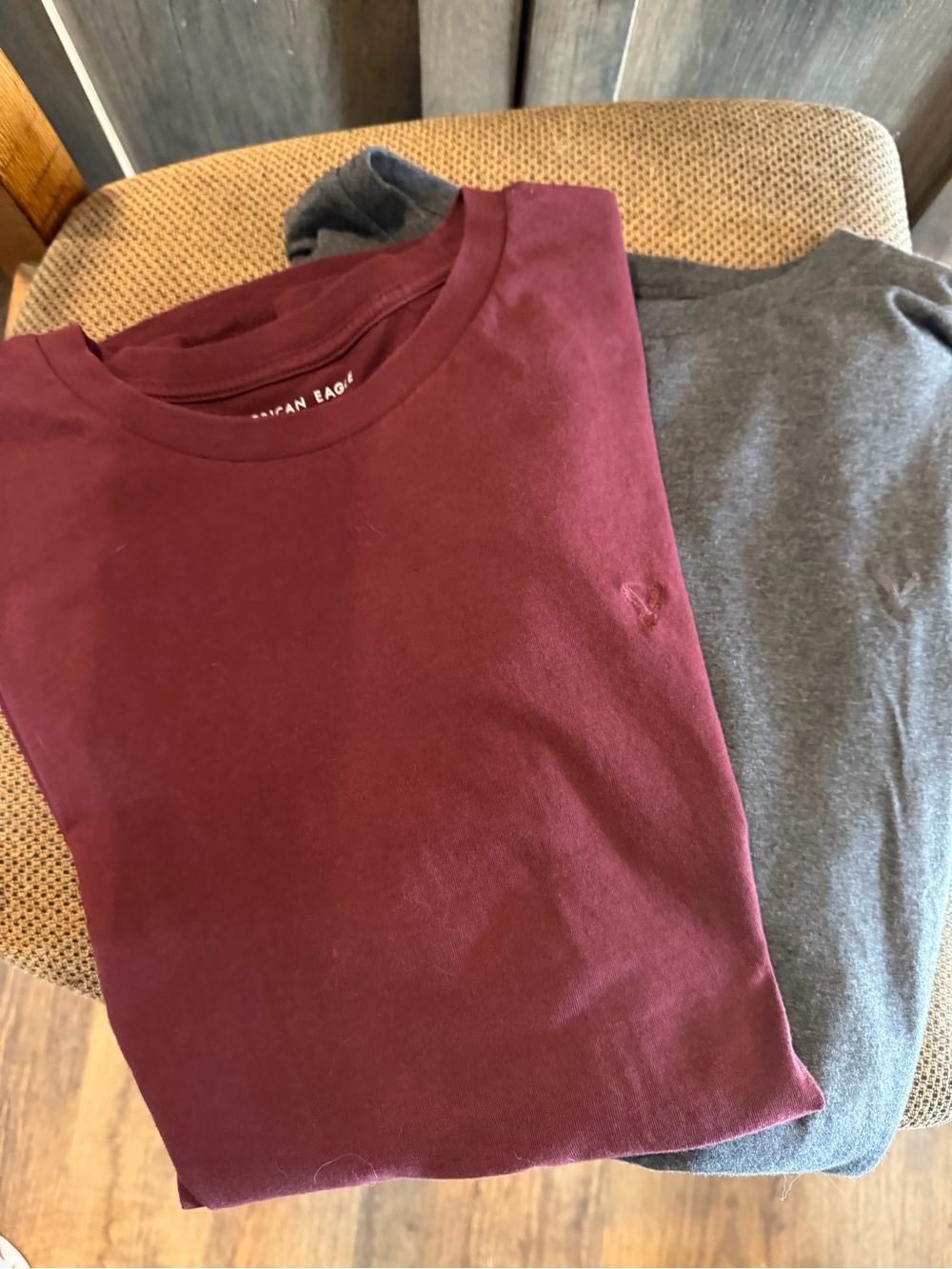 2 American Eagle Outfitters Mens Maroon and Gray Crewneck Tee